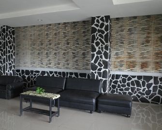 Guesthouse Sweethome Syariah Banjarbaru - Banjarbaru - Lobby