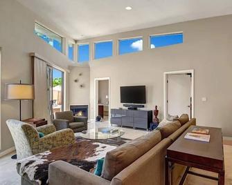 The Terra Cotta Terrace - Palm Springs - Living room
