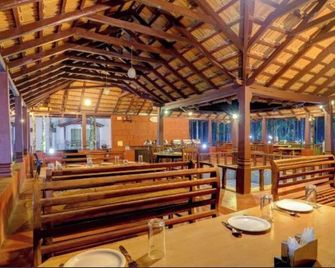 Lazo Areca Resort - מדיקרי - מסעדה
