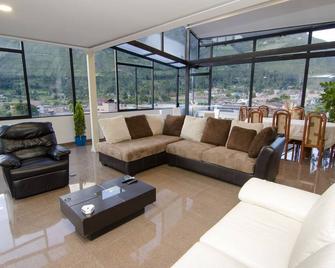 Hotel California Calca - Calca - Living room