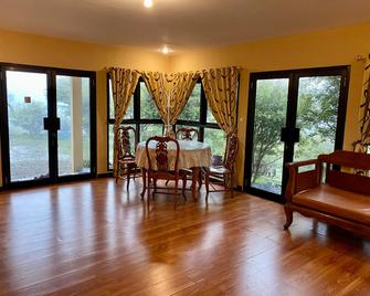Citrushill Family Glamping & Villa Syariah Kebun Lemon - Bandung - Jadalnia
