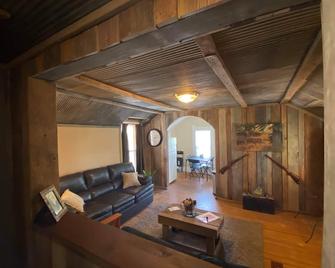 White House Lodge-Cabin Loft Studio - Brookfield - Sala de estar