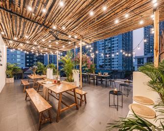 Big Villa/Urban Area View/Rooftop/Free Transfer - Hanoi - Restaurante