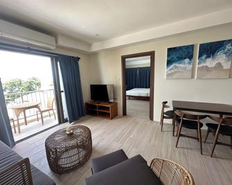 Bluewater Maribago Beach Resort - Lapu-Lapu City - Wohnzimmer
