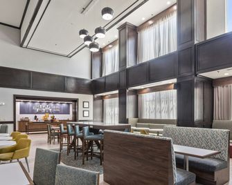 Hampton Inn & Suites Denison - Denison - Salónek