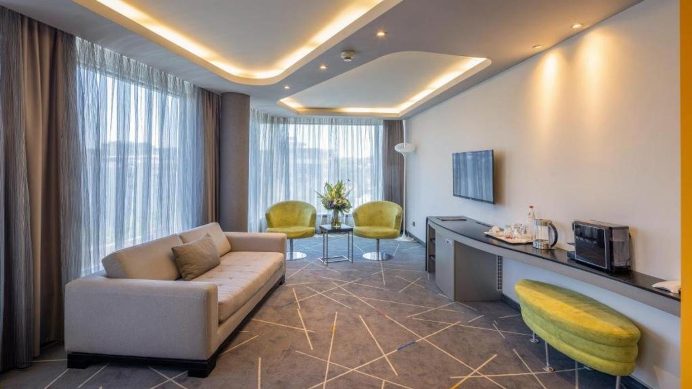 Nobel Zira Hotel
