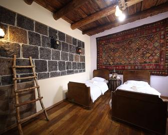 Alashkert guest house - Gyumri - Bedroom