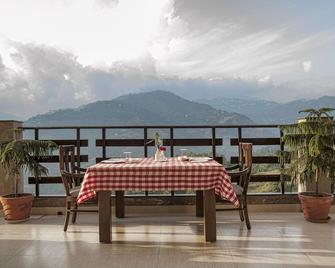 Flag House Resort - Shimla - Balcony