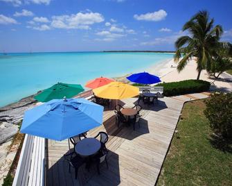 Cape Santa Maria Beach Resort & Villas - Seymour’s - Patio