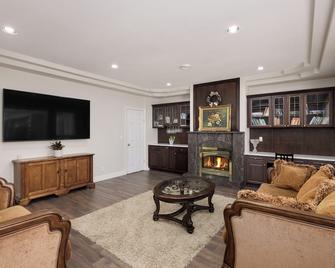 West Coast Cozy Home - Richmond - Living room
