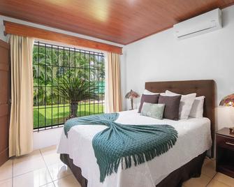 Heliconias Private Guest House - Chachagua - Bedroom