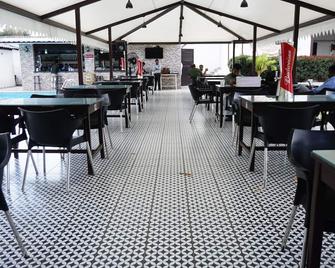 Vistar Resorts & Hotels - באנגאלור - מסעדה