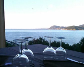 Hotel Grotte Del Paradiso - Portoferraio - Balcón