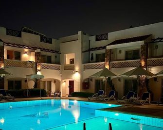 Camel Dive Club & Hotel - Boutique Hotel - שארם א-שייח' - בריכה