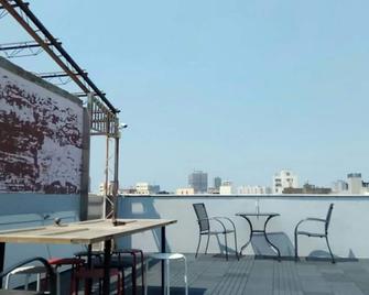 Loft18 Hostel - Tainan - Balcón