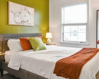 Lavish 3bed Apt ! Free Gated Parking! 30 Min Nyc! - Newark - Ložnice