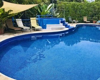 Monkeys! Macaws! 10 min to the Beach and everything you want to do! - Manuel Antonio - Piscina