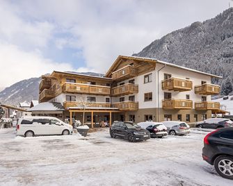 Hotel Riederhof- Urlaub Mit Wau! - Ried im Oberinntal - Bâtiment