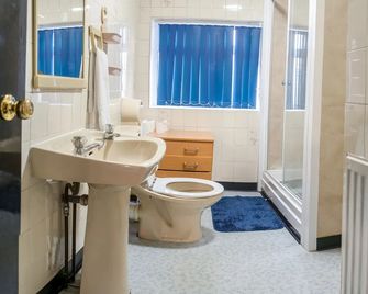 OYO La Tavola Calda Hotel - Нанітон