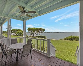 Villa 5020 On Duck Key Boat Slip Available - 2bd 2.5ba - Duck Key - Balcony