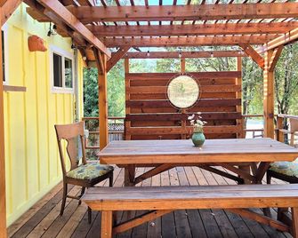 Sunshine Cabin - Peaceful Retreat in The Redwoods - Garberville - Terasa