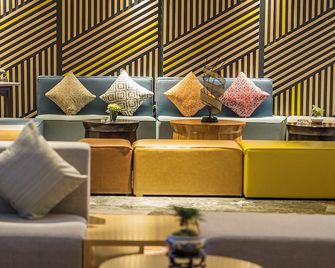 Holiday Inn Express Daocheng Yading By IHG - Diqing - Lounge