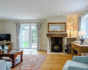 Sea Lavender Cottage-Uk11930 - Thornham - Living room