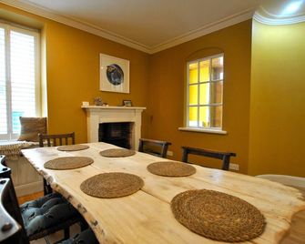 The House on the Square- Coastal Townhouse - St. Monans - Eetruimte