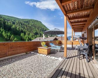 Pritscheshof Ferienwohnung Terrasse - Mals - Innenhof