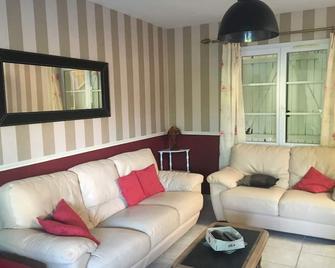 Gîte 'Le Millésime 61' Billard - Avize - Living room