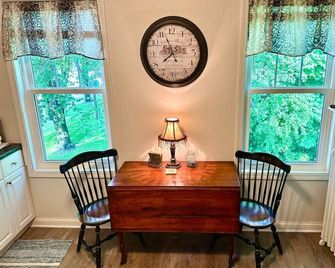 Home Port Vacation Escape, Luxury Historic Home, Walk to Port, Beach, Shops - Port Washington - Comedor