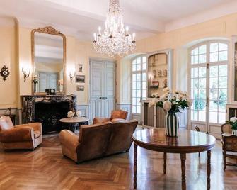 Private castle with swimming pool in Provence - Lamanon - Sala de estar