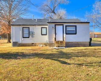 Best Owasso Location-Walk to Downtown-3 Bedroom-Shops and Dining - Owasso - Gebäude