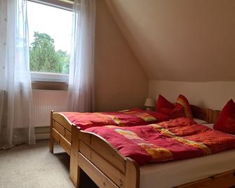 Double room directly opposite Pillnitz Castle - Dresden - Bedroom