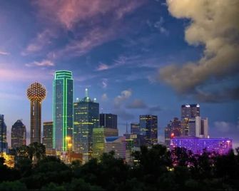 Luxe Stay in Forney 4br 2ba Gem - Forney