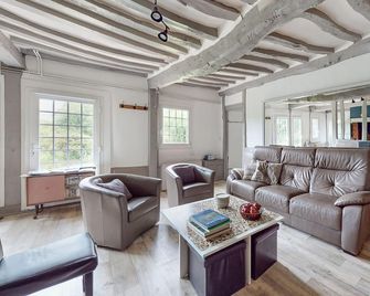 3 Bedroom Nice Home In Vittefleur - Veulettes-sur-Mer - Living room