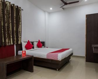 OYO 9969 Hotel Kshipra Dham - Ujjain - Bedroom