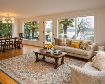 Luxury 180 degree Lake View - Mercer Island - Living room