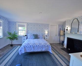 Room 01 - Queen Room - Francestown - Habitación