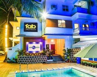 Fabhotel K7 Trends With Pool, Baga Beach - Calangute - Building