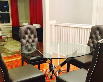 Simply Panache Place A - Hampton - Dining room