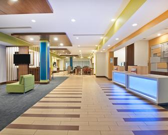 Holiday Inn Express & Suites Uniontown - Uniontown - Lobby