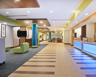 Holiday Inn Express & Suites Uniontown By IHG - Uniontown - Lobby