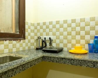 Eat Sleep Wander Studio Apartments - New Delhi - Kitchen