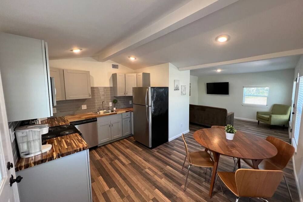 Charming 3-bedroom house with AC, WiFi near Lackland or downtown San Antonio - سان انطونيو - مطبخ