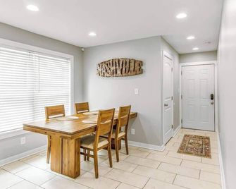 Nashville Home in Music City - Fence & Fire Pit - Nashville - Comedor