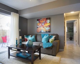 Cozy Home In The Heart Of Historic Old Colorado City! Cozy Rates! - Colorado Springs - Sala de estar