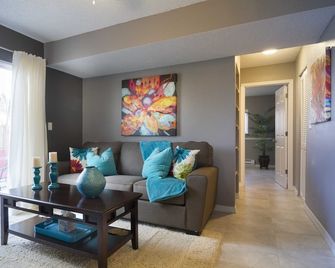 Cozy Home In The Heart Of Historic Old Colorado City! Cozy Rates! - Colorado Springs - Sala de estar