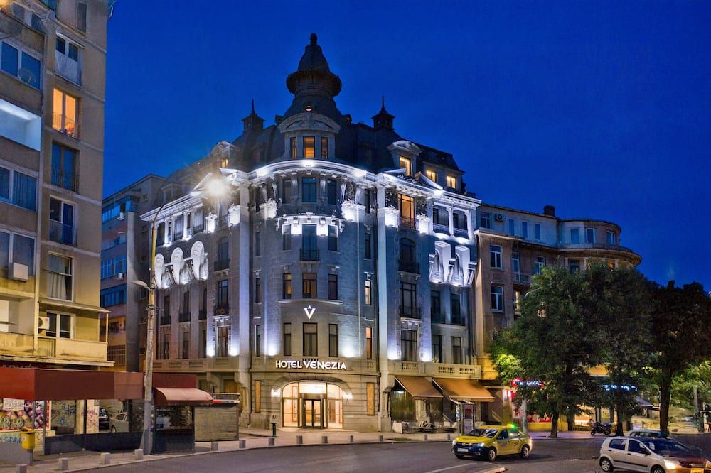 زيس إسينس بوتخاريست فينيتزيا