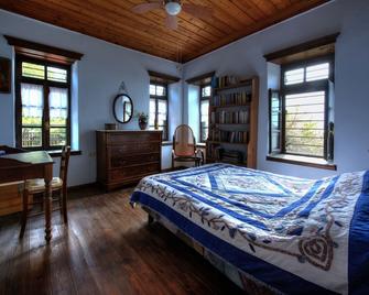 Traditional, stonebuilt, 1930s, renovated cottage with sunset, sea view. - Néos Marmarás - Schlafzimmer